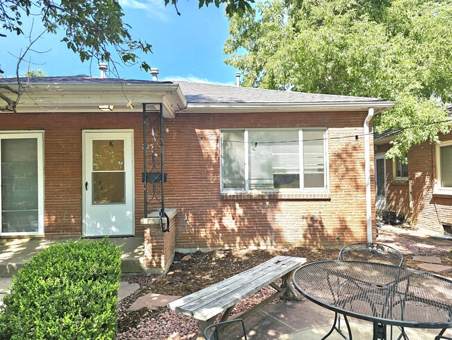 ¡Frente de edificio con exterior todo de ladrillo! - 755 19th St