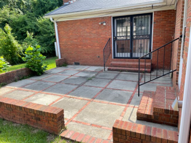 Building Photo - 203 Lee St