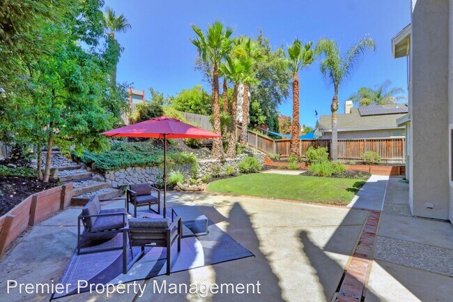 Foto del edificio - 4 br, 3 bath House - 8233 WOODLAKE HILLS DR.