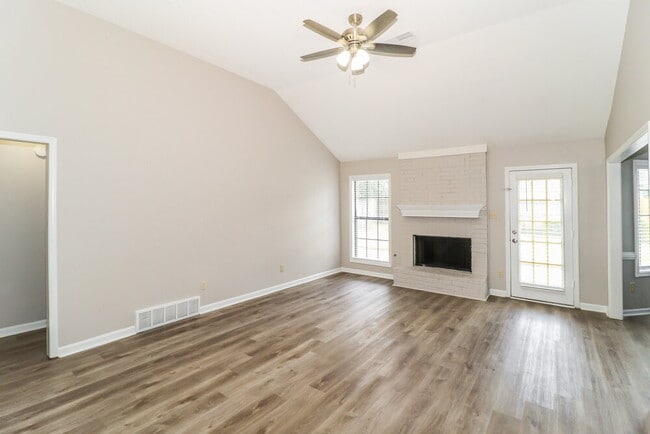 Foto del edificio - 8607 Sunnyvale St N