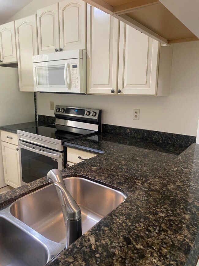 Building Photo - 22076 Palms Way