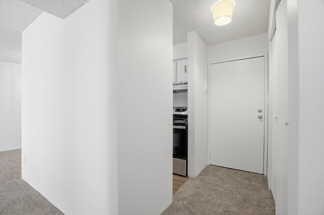 Foto del edificio - $1,195.95 - 1 Bed, 1 Bath Condo in Denver with Outdoor Patio Space