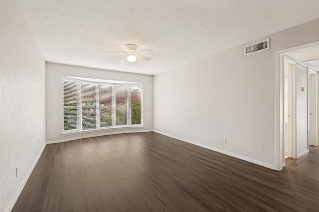 Foto del edificio - 4206 Newton Ave