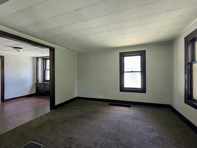 Building Photo - 818 Woodbine Ave