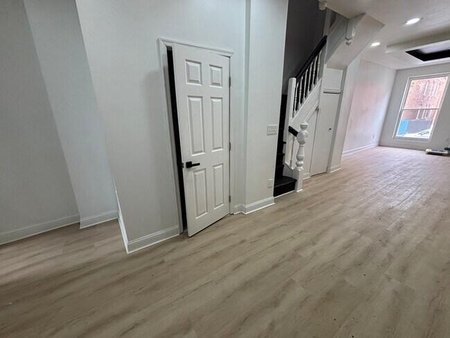 Foto del edificio - 4 bedrooms plus Den home