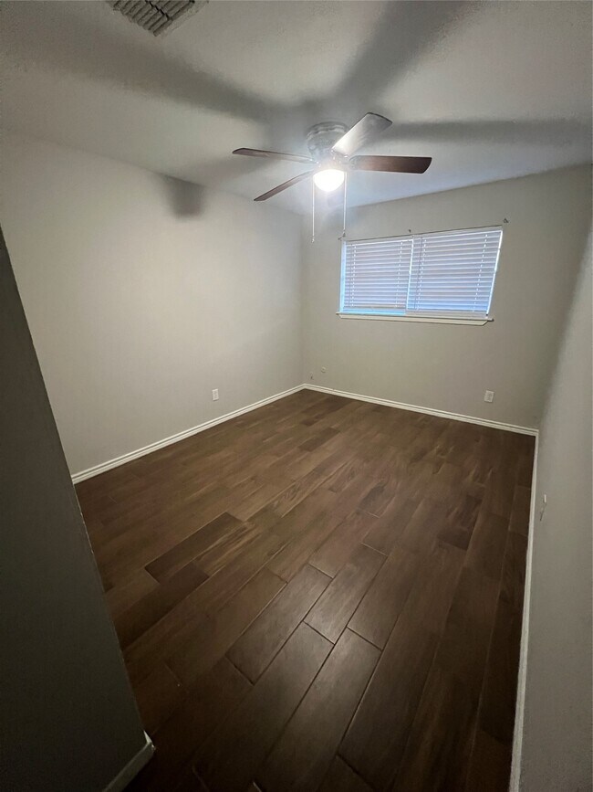 Foto del edificio - 3342 Burke Rd