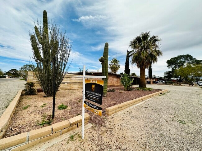 Photo - 2 Bedroom 1.5 Bath in Desired Area w/ Fenc... House