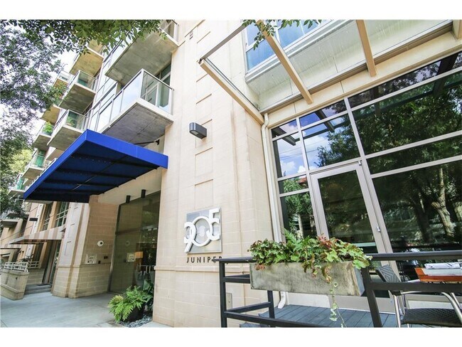 Foto del edificio - 905 Juniper St NE