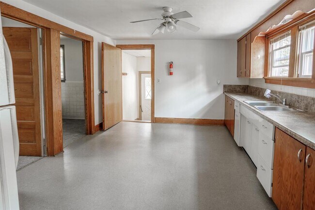 Kitchen - 1224 Portage St