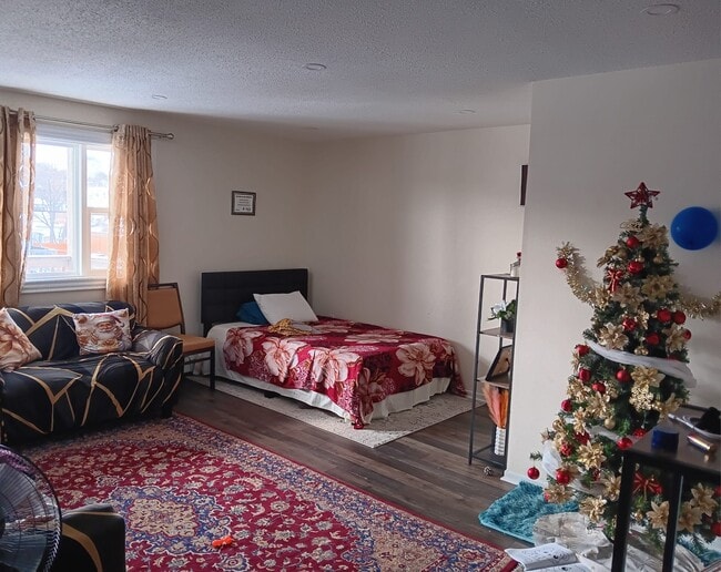 Building Photo - 15 Borden St