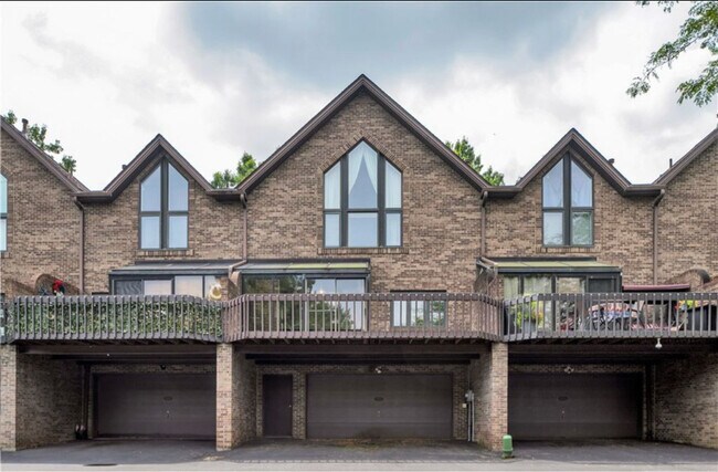 Building Photo - 10086 Mansion Dr