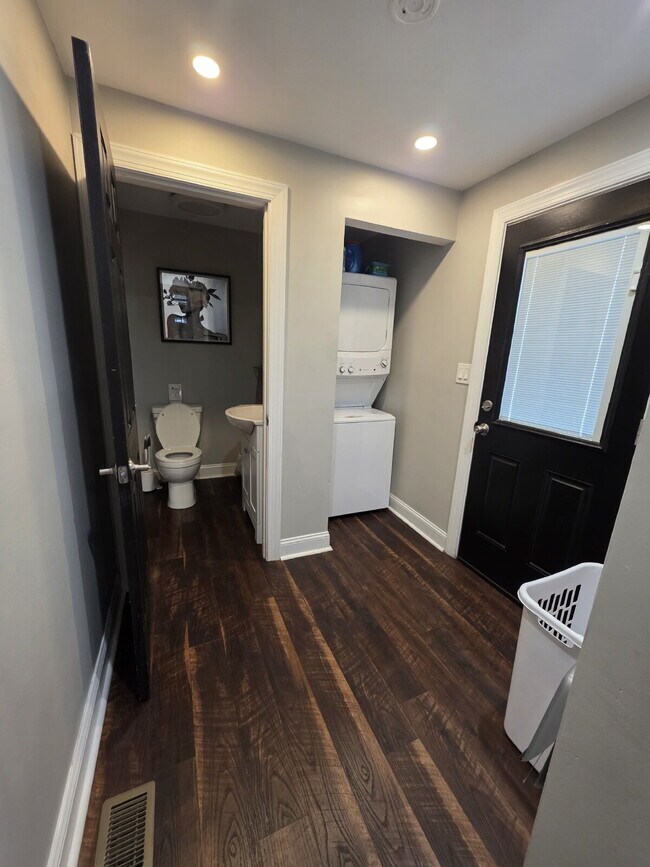 Foto del edificio - Chic Urban Living: Furnished 2-Bed Townhouse with Finished Basement in Pittsburgh's Strip District!