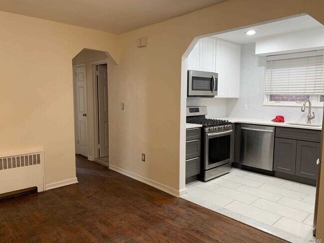Foto del edificio - 1619-19 Mulford Ave