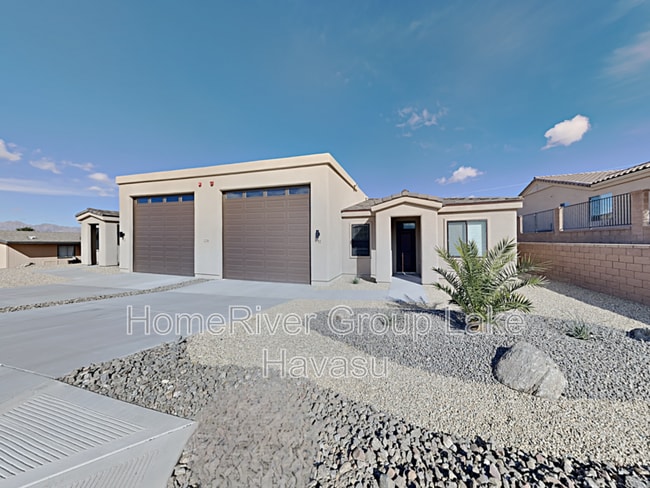 Building Photo - 2705 Palisades Dr