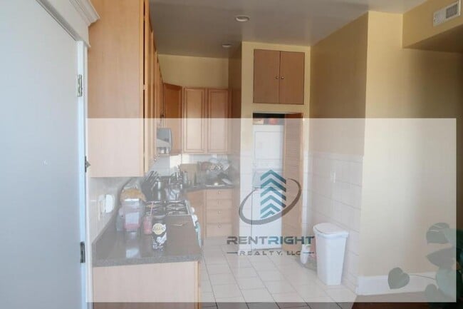 Building Photo - 2 bedroom in CHICAGO IL 60622