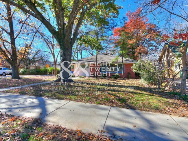 Foto del edificio - *COMING SOON FOR JUNE 2026 MOVE IN!* 2 Bed/2 Bath Duplex Close to Campus Corner!
