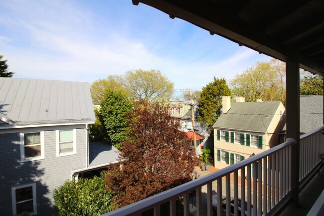 Building Photo - 144 Duke of Gloucester St