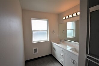 Building Photo - 939-941 Greenfield Dr