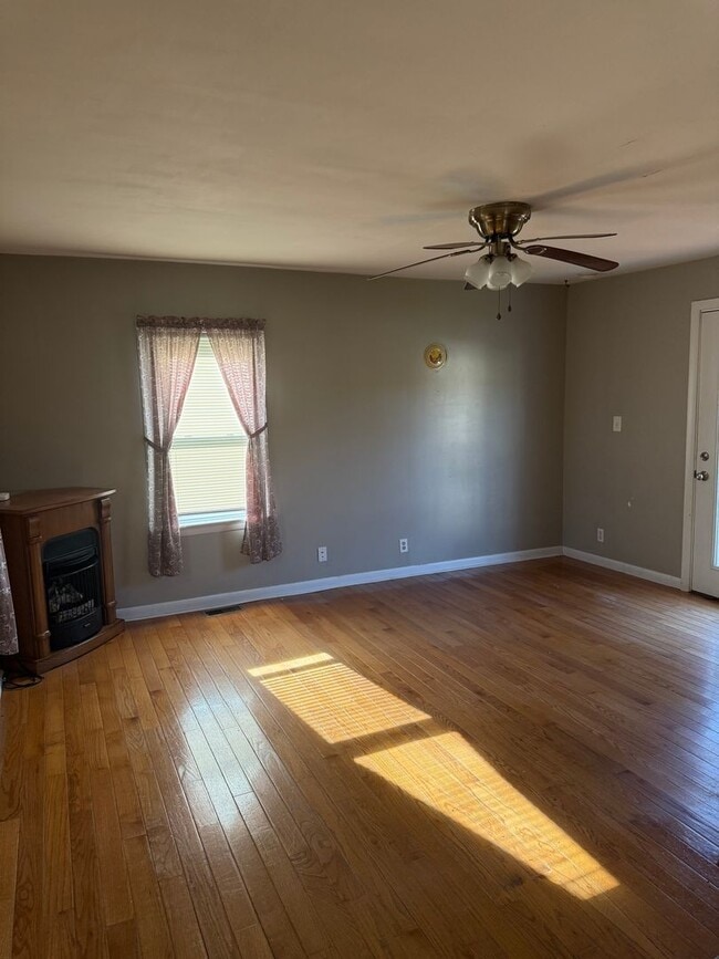 Building Photo - 36 Windy Hill Rd