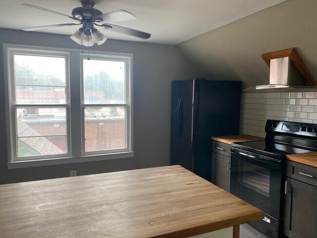 Foto del edificio - 3823 Bell Street, Unit 3823 Bell St #2