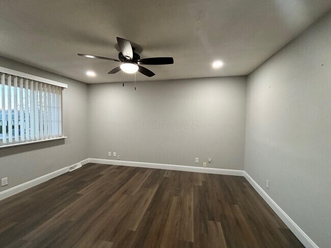 Foto del edificio - 3325 Valley Park Ave