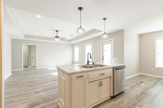 Building Photo - Modern 4-Bedroom Home with Open Layout, Sp...