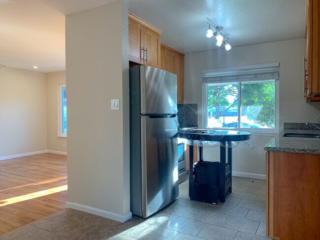 Foto del edificio - Single level 3 Bedroom Home on a Spacious Corner Lot!