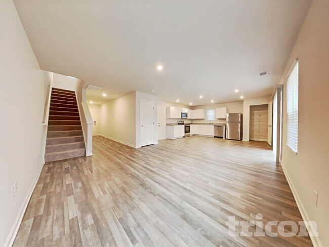 Building Photo - 527 Dayspring Dr