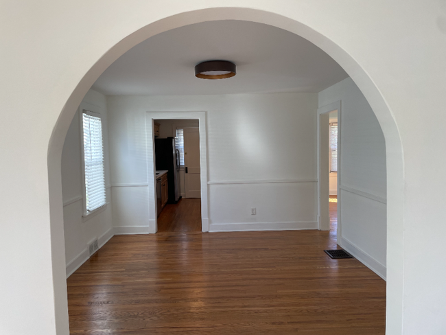 Building Photo - 127 McCready Ave