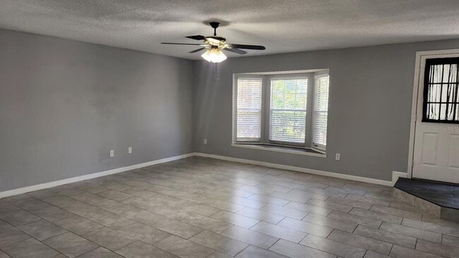 Building Photo - 5990 Braemar Pl