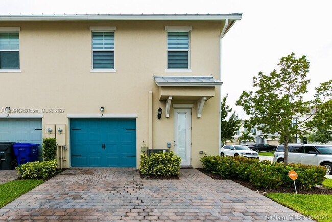 Foto del edificio - 4860  Eucalyptus Dr  1 Hollywood Fl 33021
