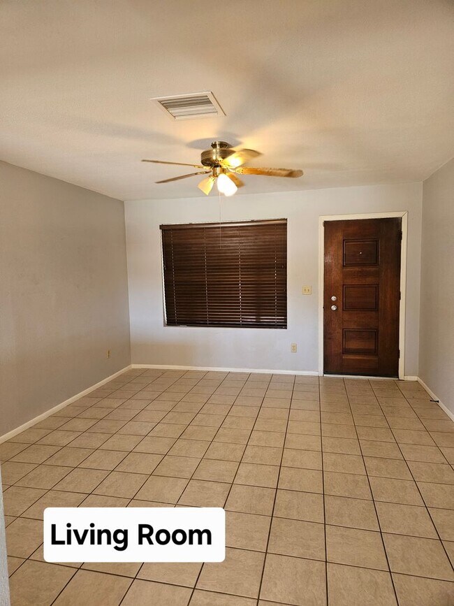 Building Photo - Fantastic Ahwatukee rental with private po...