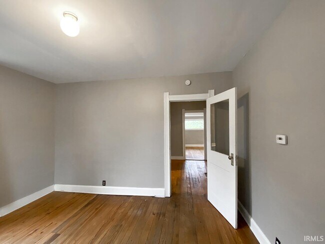 Foto del edificio - 1003 W 11th St