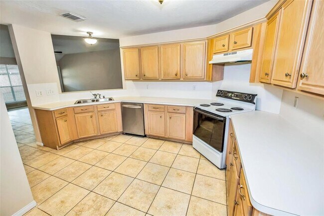 Foto del edificio - 1413 Village Ct Dr