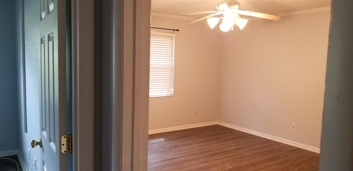 Building Photo - 2404 Debden Ct