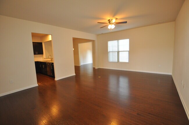 Building Photo - 2106 Chipley Dr