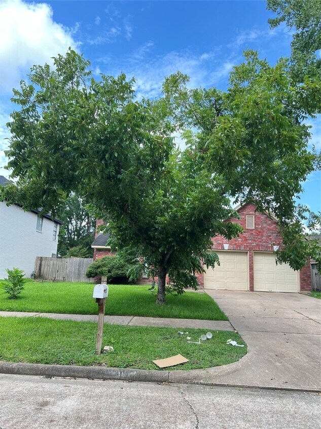 Foto principal - 5319 Pine Cliff Dr
