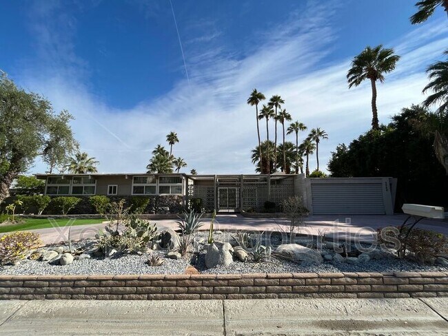Building Photo - 2300 N Janis Dr