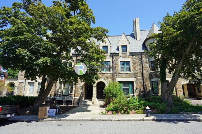 Foto del edificio - 23 Garrison Rd