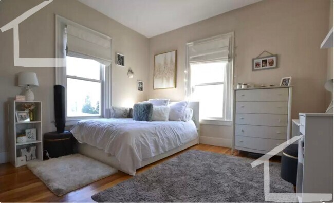 Foto del edificio - Newly Renovated 4 Bedroom