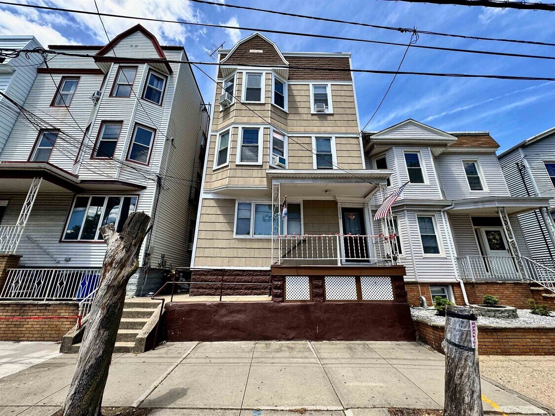 Foto principal - 359 Ave E