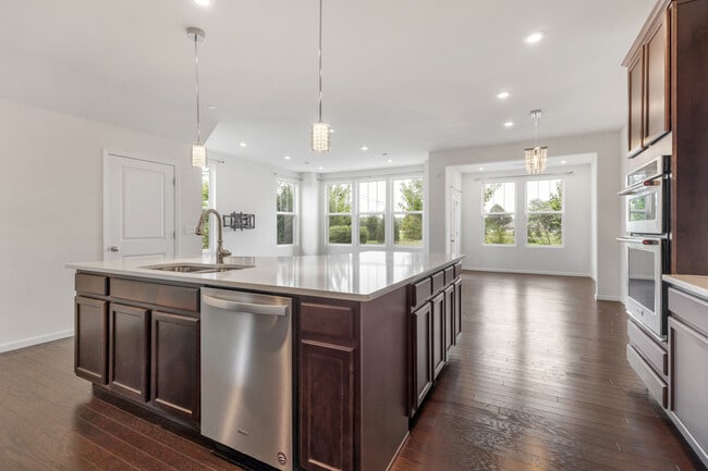Building Photo - 483 Watercress Dr
