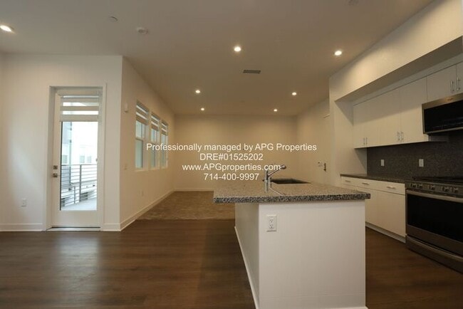 Building Photo - New Construction! 100 West Community - 3 B...
