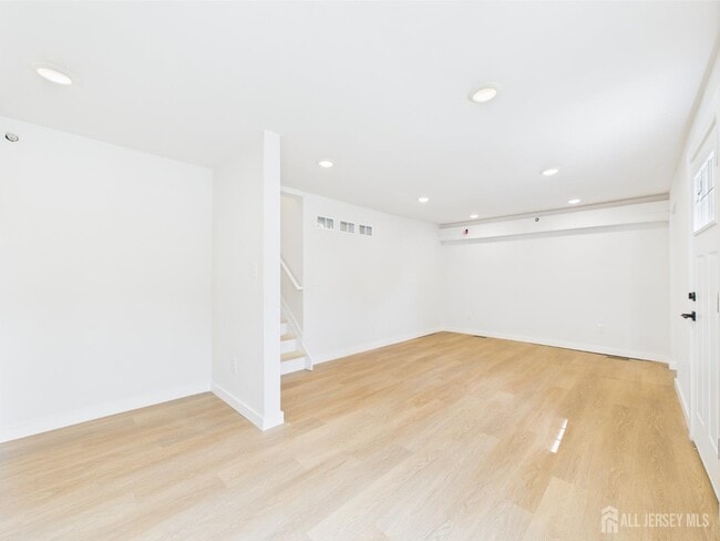 Foto del edificio - 10 W Railroad Ave