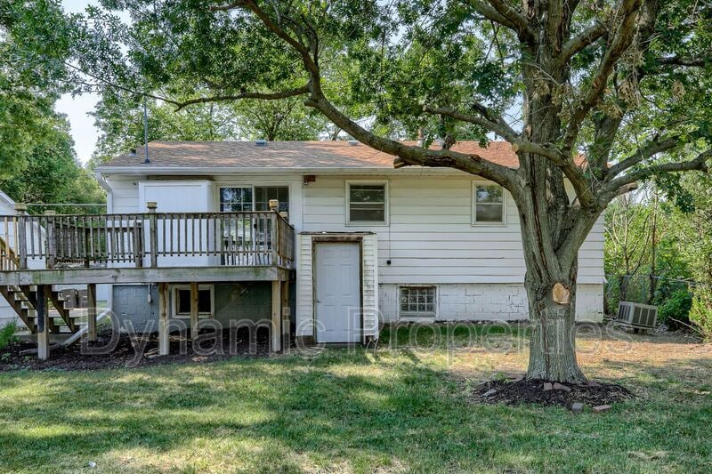Photo - 8338 Burt Street