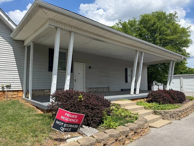 Foto del edificio - 6112 Old Nashville Rd