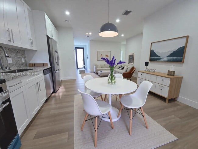 Building Photo - 1313 NW 6th Ave Unit A