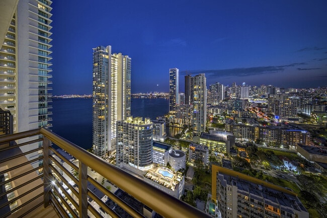 Metro Edgewater apartments — community photo - Metro Edgewater