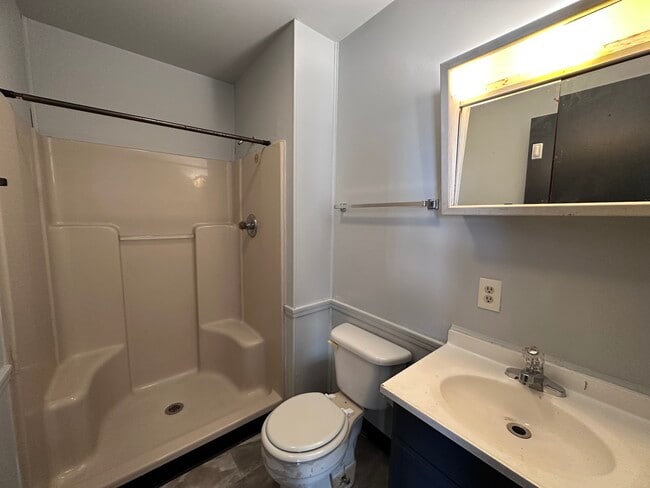 Building Photo - 301-3 Victor-