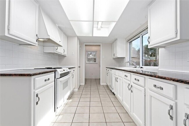 Foto del edificio - 5000 Goodwin Dr